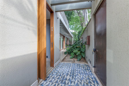 Casa à venda com 4 quartos, sendo 3 suítes, em Vila Nova Conceição, São Paulo, SP