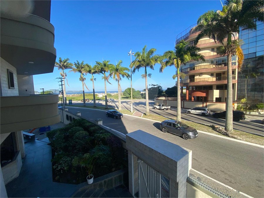 Apartamento à venda com 3 quartos, sendo 1 suíte,  em Vila Nova, Cabo Frio, RJ