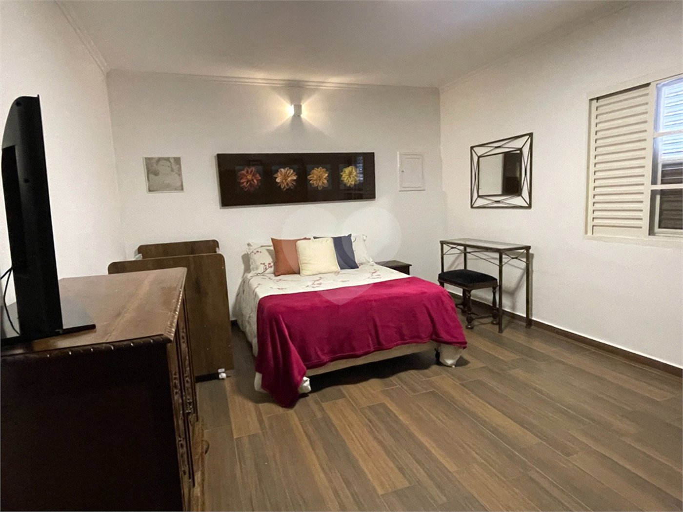 Sobrado à venda com 5 quartos, sendo 1 suíte, em Alto da Boa Vista, São Paulo, SP