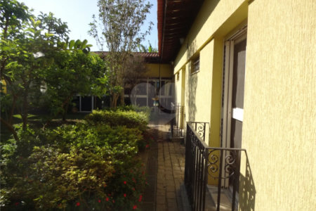Casa à venda com 5 quartos, sendo 2 suítes,  em Vila Oliveira, Mogi das Cruzes, SP