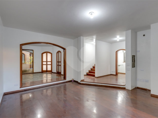 Sobrado à venda ou para alugar com 4 quartos, sendo 2 suítes, em Brooklin, São Paulo, SP