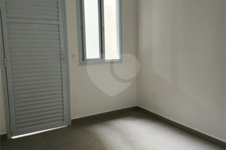 Casa à venda com 2 quartos, sendo 1 suíte, no condomínio Residencial Sanches, São Paulo - SP