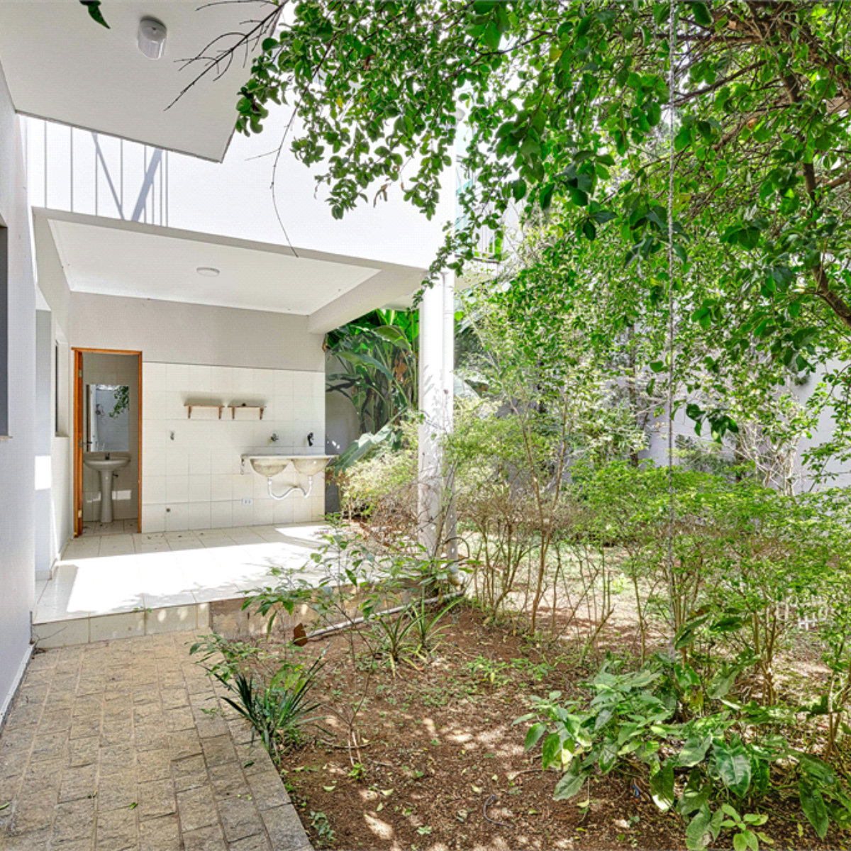 Casa à venda com 3 quartos, sendo 1 suíte, em Alto da Boa Vista, São Paulo, SP