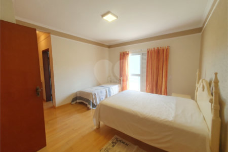 Casa à venda com 5 suítes no condomínio Vila Hípica I, Vinhedo - SP