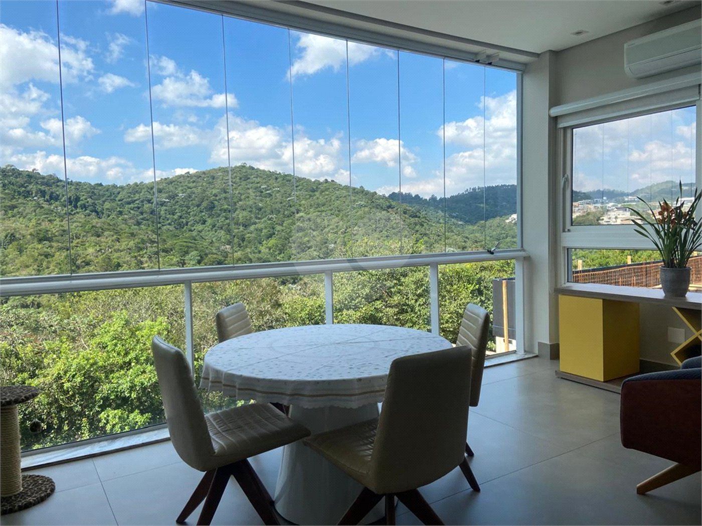 Casa à venda ou para alugar com 4 suítes no condomínio Residencial Gênesis 1, Santana de Parnaíba - SP