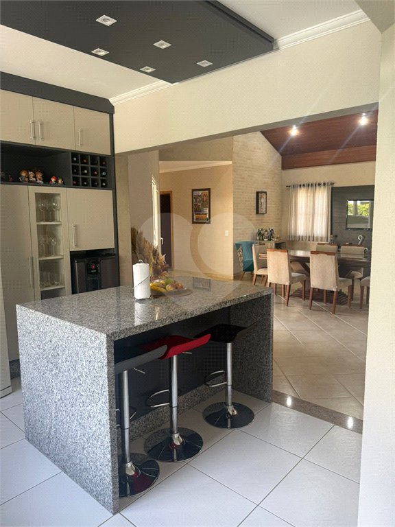 Casa à venda com 3 suítes no condomínio Terras de Mont Serrat, Salto - SP