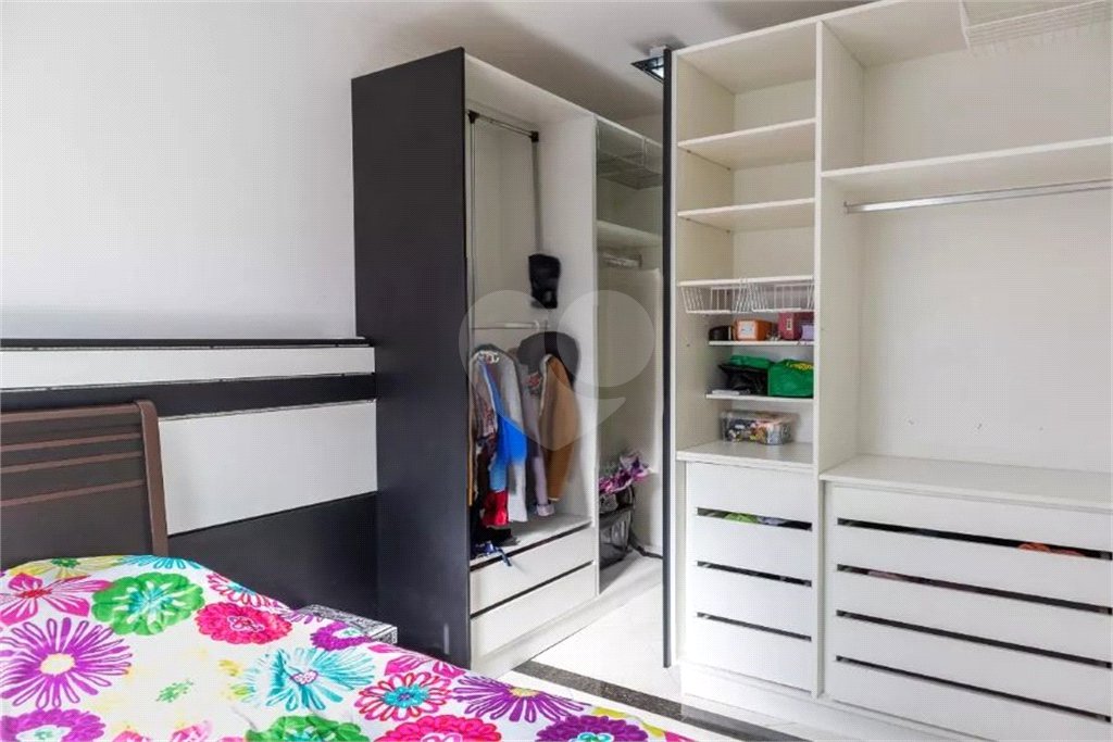 Casa à venda com 3 quartos, sendo 1 suíte,  no condomínio Rafaela I, São Paulo - SP