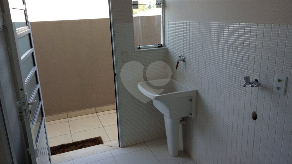 Casa à venda com 3 suítes no condomínio Picollo, Louveira - SP