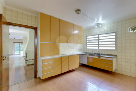 Casa à venda com 4 quartos, sendo 3 suítes, em Jardim Marajoara, São Paulo, SP