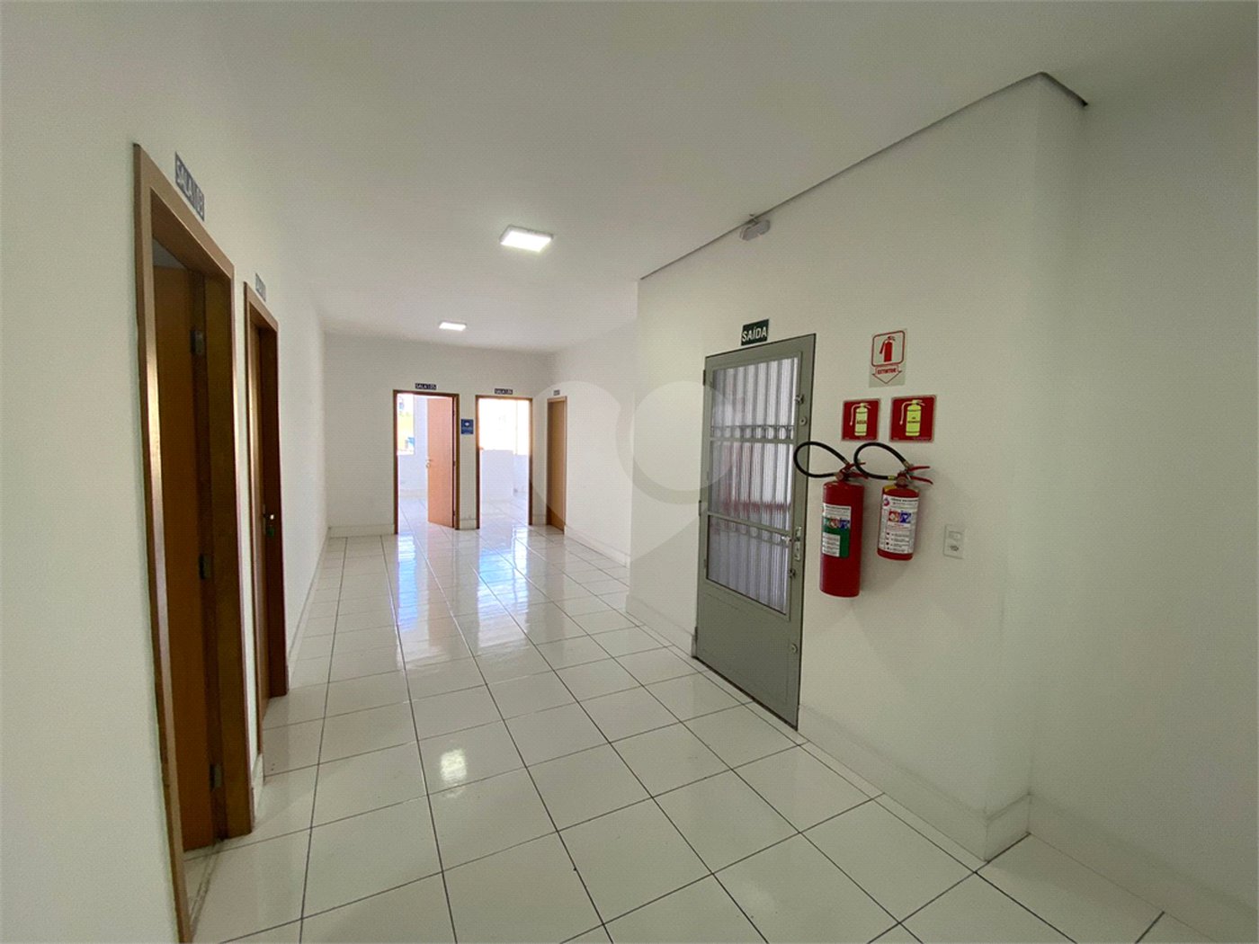 Sala para alugar em Vila Romanópolis, Ferraz de Vasconcelos, SP