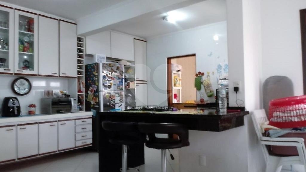 Sobrado à venda com 4 quartos, sendo 2 suítes, em Vila Nivi, São Paulo, SP