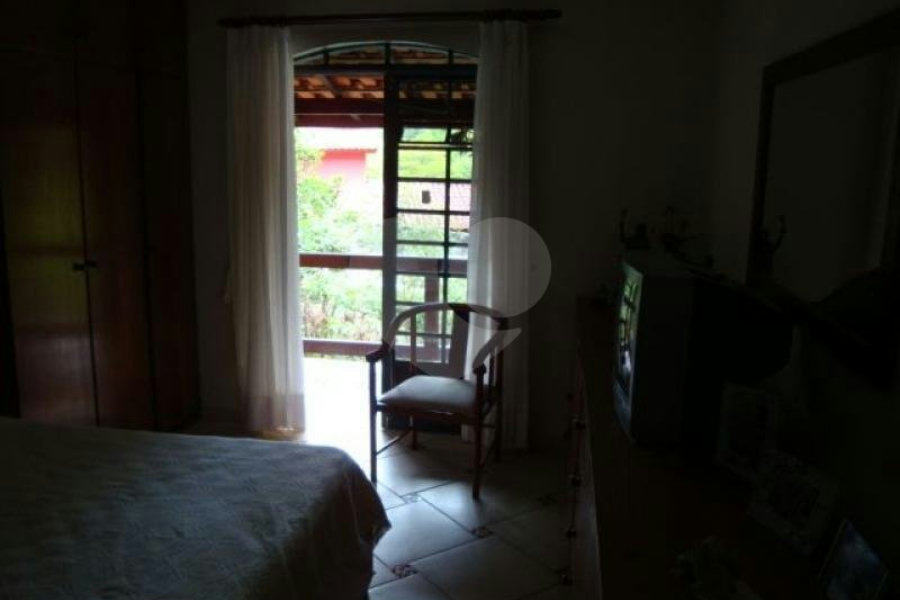 Casa Térrea à venda com 3 quartos, sendo 1 suíte, em Parque Petrópolis, Mairiporã, SP