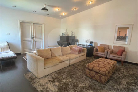Casa à venda com 5 quartos, sendo 3 suítes, no condomínio Swiss Park, São Bernardo do Campo - SP