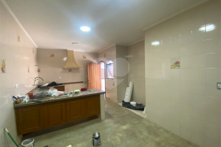 Casa à venda com 4 quartos, sendo 2 suítes,  em Jardim do Lago, Atibaia, SP