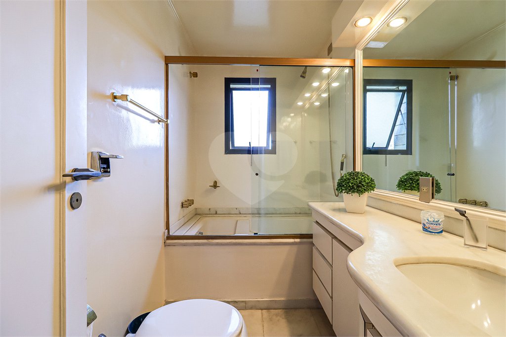 Apartamento à venda ou para alugar com 4 suítes em Jardim Vitória Régia, São Paulo, SP