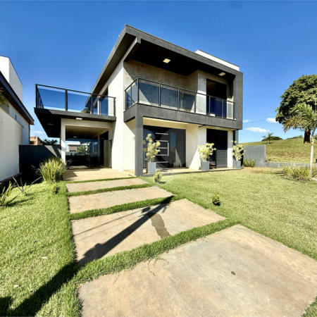 Casa à venda com 3 quartos, sendo 1 suíte,  em Terras de Santa Cristina XIII Setor Marina, Paranapanema, SP