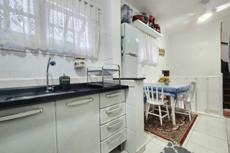 Casa próximo da praia com 3 dormitórios à venda, 128 m² por R$ 1.300.000 - Pompéia - Santos/SP
