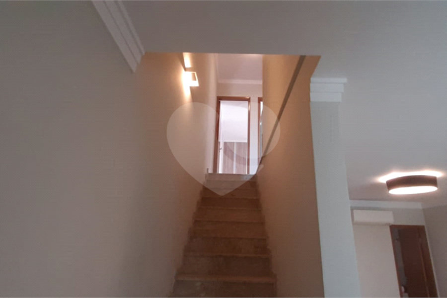 Casa à venda com 3 quartos, sendo 2 suítes, no condomínio Mário Araújo, São Paulo - SP