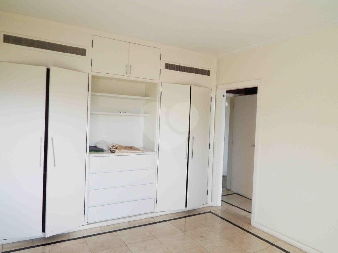 Apartamento à venda com 4 suítes em Jardim Marajoara, São Paulo, SP