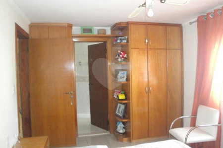 Sobrado à venda com 5 quartos, sendo 3 suítes, em Vila Bonilha, São Paulo, SP