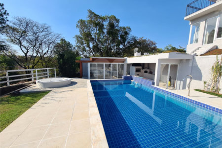 Casa à venda com 3 suítes no condomínio Estância Marambaia, Vinhedo - SP