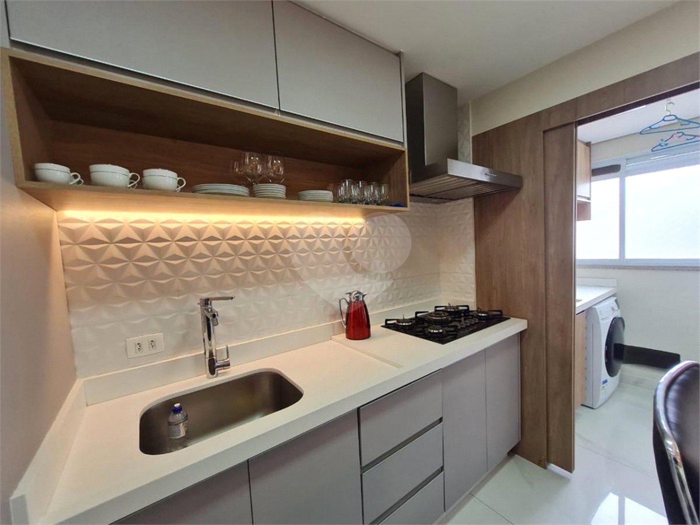 Apartamento à venda com 3 quartos, sendo 1 suíte,  em Vila Anastácio, São Paulo, SP