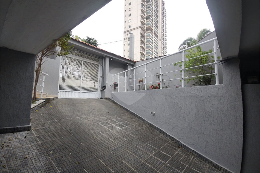 Casa à venda com 3 suítes no condomínio Morada das Hortênsias, São Paulo - SP