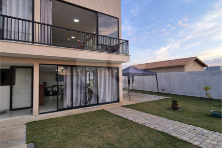 Casa à venda com 4 quartos, sendo 3 suítes, no condomínio Vilaggio Araçoiaba, Araçoiaba da Serra - SP