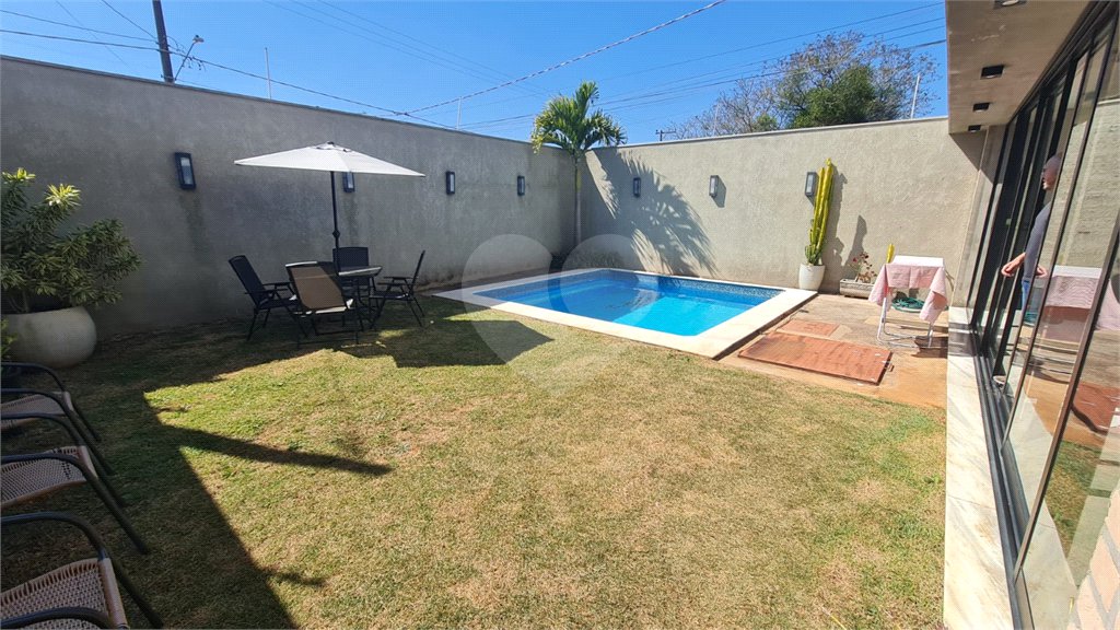 Casa à venda com 3 suítes em Vila Nastri, Itapetininga, SP