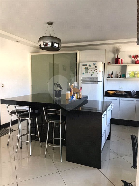 Casa à venda com 4 suítes no condomínio Aruã, Mogi das Cruzes - SP