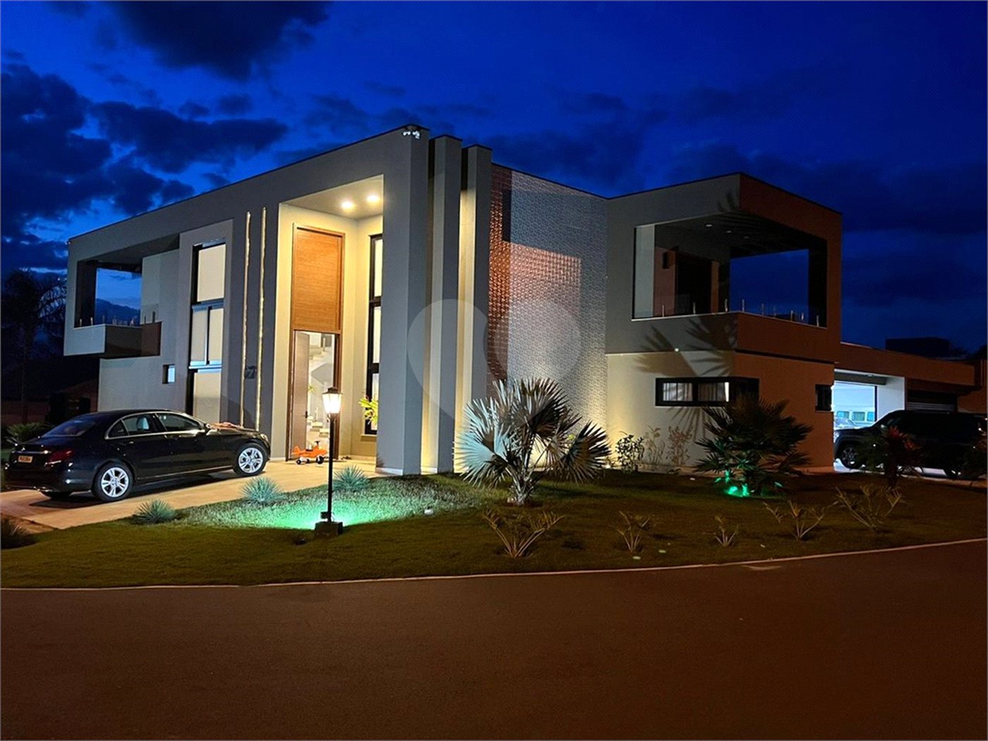 Casa à venda com 5 quartos, sendo 4 suítes, no condomínio Terras de Mont Serrat, Salto - SP