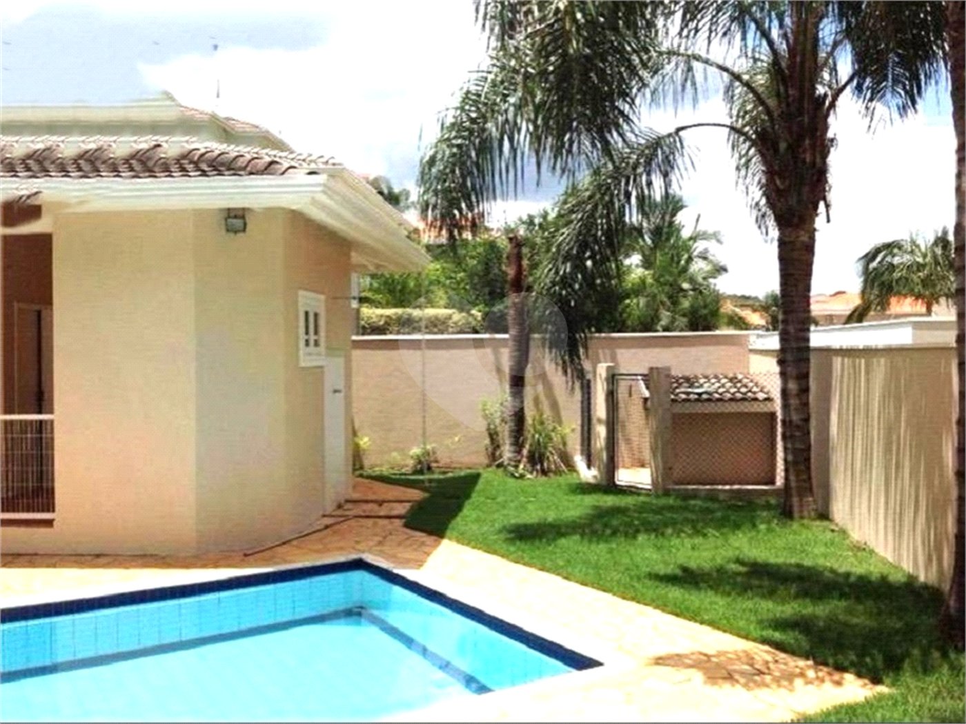 Casa à venda com 4 quartos, sendo 2 suítes, no condomínio Bosque de Grevilea, Vinhedo - SP