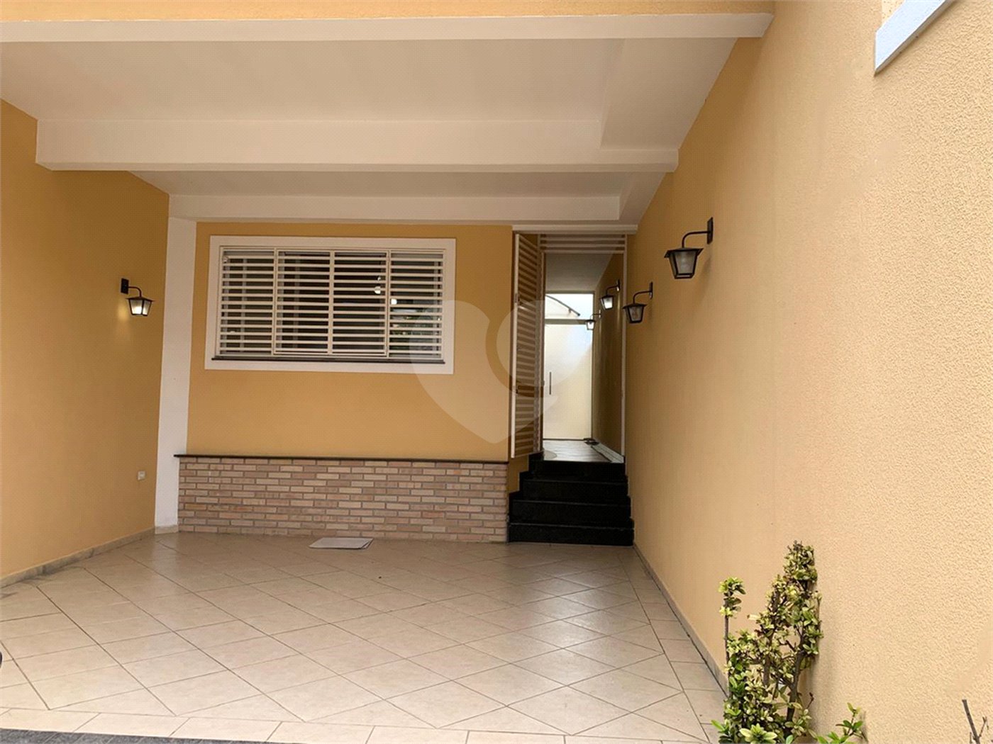 Sobrado à venda com 4 quartos, sendo 1 suíte, em Vila Campo Grande, São Paulo, SP