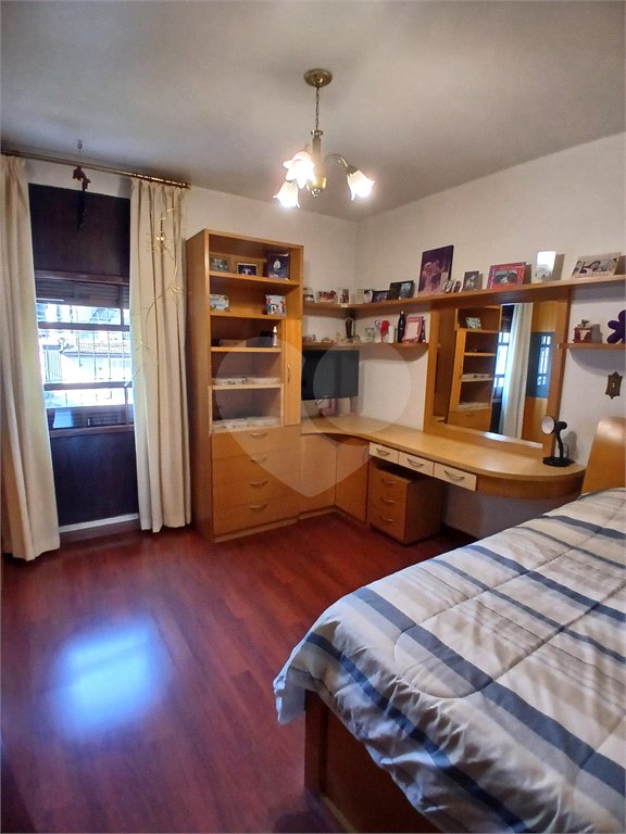 Sobrado à venda com 4 quartos, sendo 2 suítes, em Jardim Leonor, São Paulo, SP
