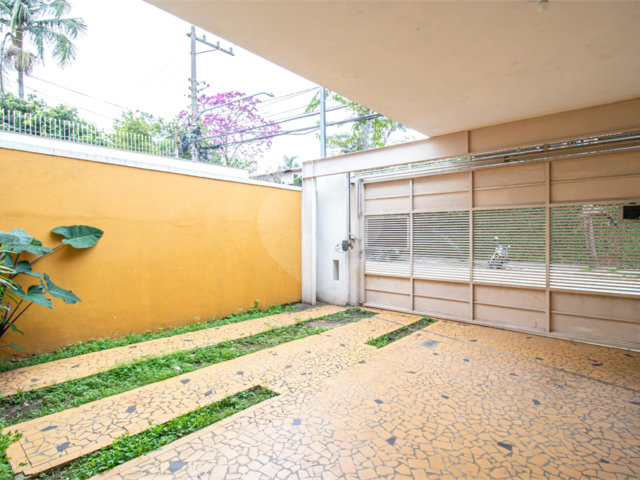 Sobrado à venda com 3 quartos, sendo 1 suíte,  em Chácara Monte Alegre, São Paulo, SP