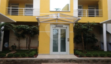 Casa à venda com 3 quartos, sendo 1 suíte, no condomínio Residencial Vegas, São Paulo - SP