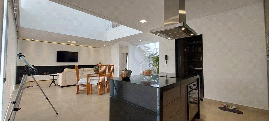 Casa à venda ou para alugar com 4 suítes no condomínio Figueira Garden, Atibaia - SP