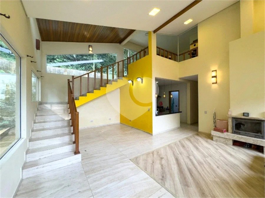 Casa à venda com 3 quartos, sendo 1 suíte, no condomínio Jardim da Montanha I, Mairiporã - SP