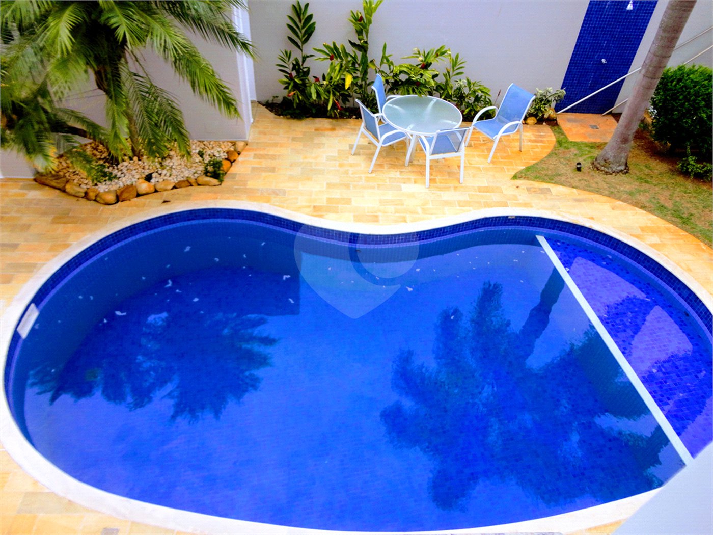 Casa à venda com 3 suítes no condomínio Residencial Jardim América, Vinhedo - SP