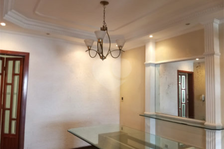 Casa à venda com 3 quartos, sendo 1 suíte, em Vila Nivi, São Paulo, SP