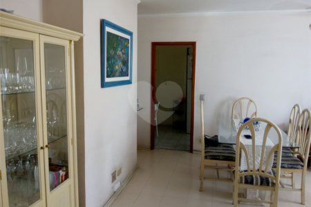 Apartamento à venda com 3 quartos, sendo 1 suíte,  em Vila Uberabinha, São Paulo, SP