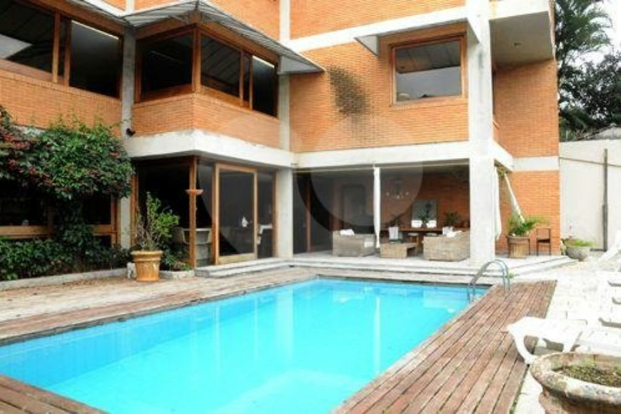 Sobrado à venda ou para alugar com 5 quartos, sendo 4 suítes,  em Jardim Guedala, São Paulo, SP