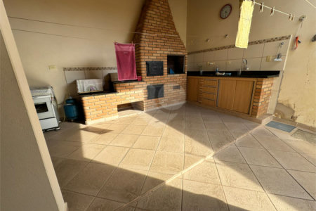 Casa à venda com 4 quartos, sendo 1 suíte, em Vila Henrique, Salto, SP