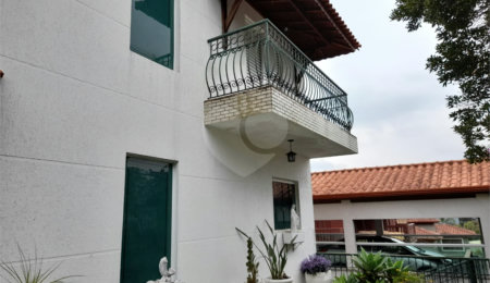 Casa à venda com 5 quartos, sendo 3 suítes, no condomínio Alpes da Cantareira, Mairiporã - SP