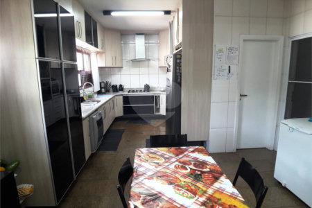Casa à venda com 5 quartos, sendo 3 suítes,  em Butantã, São Paulo, SP