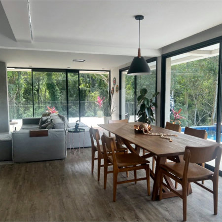 Casa à venda com 2 quartos, sendo 4 suítes, no condomínio Ponderosa, São Roque - SP