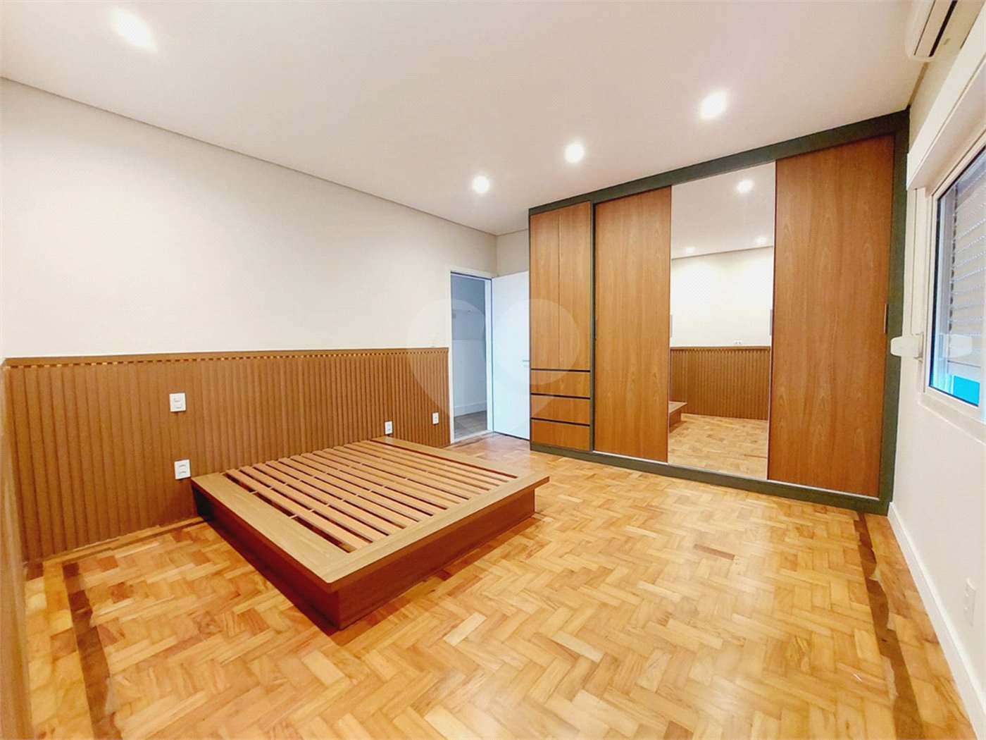 Casa à venda com 3 suítes em Lapa, São Paulo, SP