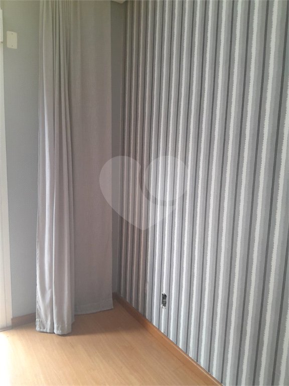 Casa à venda ou para alugar com 4 suítes em Chácaras São Carlos, Cotia, SP