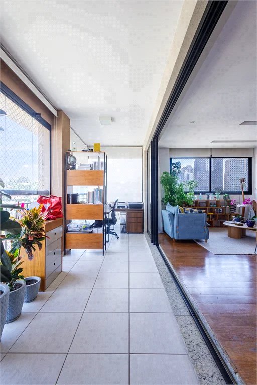 Apartamento à venda com 4 quartos, sendo 2 suítes, em Jardim Panorama, São Paulo, SP