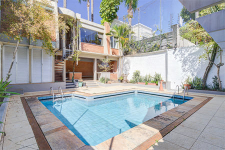 Casa à venda com 5 quartos, sendo 3 suítes, em Alto da Boa Vista, São Paulo, SP
